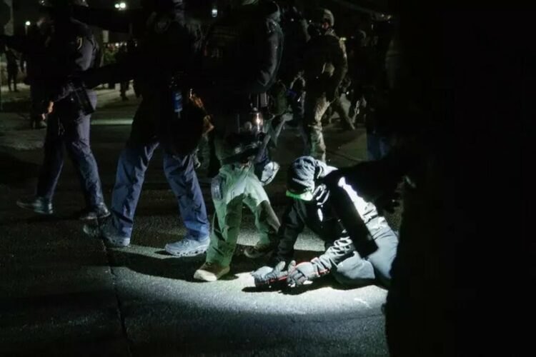 Rriten tensionet në Minneapolis, një oficer qëllon një emigrant