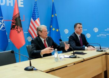 Berisha mbledh kryetarët e degëve për protestën: Rama është një demon i pushtetit