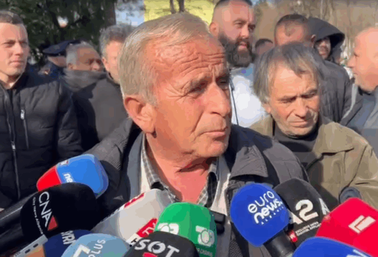 Fermerët e Maliqit në protestë pas përmbytjeve të mëdha