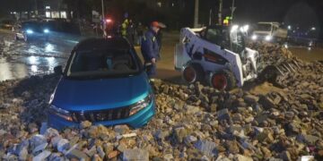 Moti i keq në Greqi, reshjet e 6 muajve në një ditë shkaktojnë 2 viktima