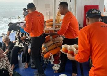 Fundoset trageti me mbi 350 persona në bord në Filipine, 18 të vdekur