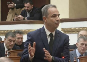 “19 projektligje në një ditë, shtoni seancat”, Boçi: Kuvendi po çmendet