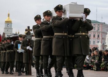 Numri i ushtarëve të vrarë ose të plagosur në luftën Rusi-Ukrainë po arrin 2 milionë