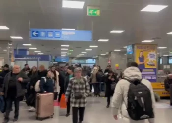 Ishin nisur drejt Rinasit, 350 pasagjerë bllokohen në Brindisi