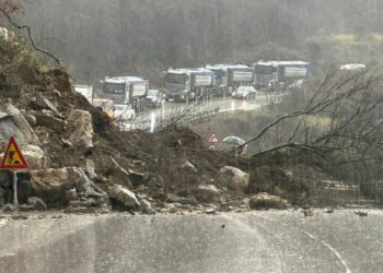 Reshjet e shiut në vend, bllokohet aksi Gjirokastër-Tepelenë
