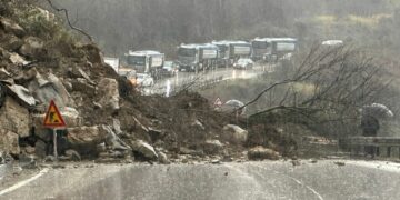 Reshjet e shiut në vend, bllokohet aksi Gjirokastër-Tepelenë