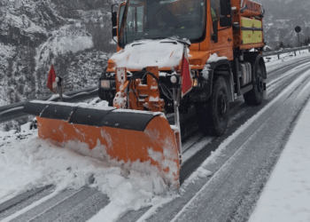 Dëborë dhe akull në veri, thirrje për kujdes ndaj drejtuesve të mjeteve në këto akse