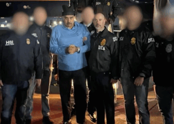 Kina thirrje SHBA: Lironi menjëherë Maduron dhe gruan e tij