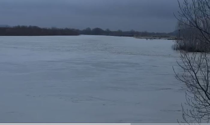 Vjosa në nivel kritik  përmbyten rreth 200 hektarë tokë bujqësore