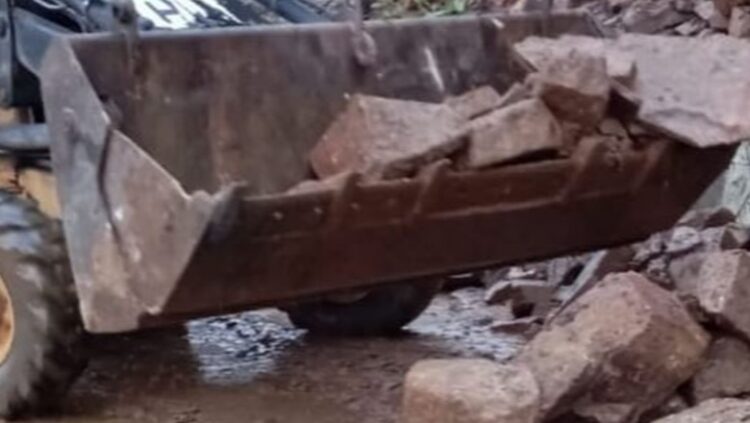 Rënie inertesh, gurësh e prezencë uji, ARRSH: Bllokime në disa akse rrugore