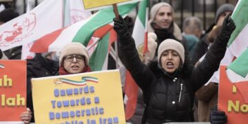 Protestat e dhunshme, vritet zyrtari i lartë iranian nga demonstruesit në Mashhad