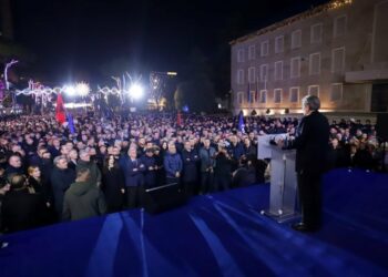 Berisha mbledh drejtuesit e qarqeve, vendos orën e protestës së 24 janarit