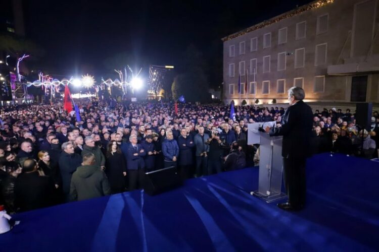 Berisha mbledh drejtuesit e qarqeve, vendos orën e protestës së 24 janarit
