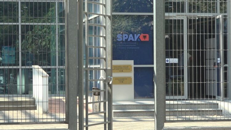 Hakëruan SPAK, dërgohen për gjykim ish-drejtori i Burgjeve dhe dy të tjerë