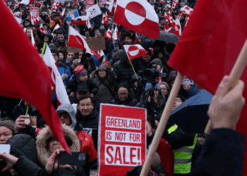 “Larg duart nga Groenlanda”, zhvillohen protesta kundër planeve të Trump