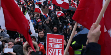 “Larg duart nga Groenlanda”, zhvillohen protesta kundër planeve të Trump