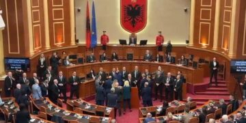 Opozita bllokoi foltoren, senaca plenare mbyllet për 30 minuta