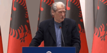 Protesta/ Berisha thirrje të rinjve: Ngrihuni si në Beograd dhe Bangladesh