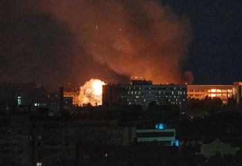 Rusia sulmon Ukrainën, ndërsa vazhdojnë bisedimet me SHBA për paqe