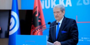 Berisha flet pas protestës: Qytetarët triumfuan në rrugët dhe sheshet e Tiranës