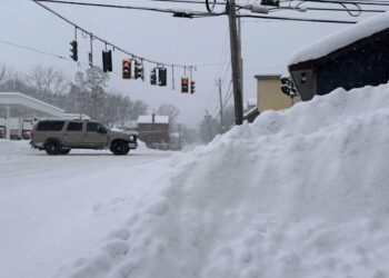 SHBA/ Mbi 600 mijë familje pa energji elektrike,14,800 fluturime të anuluara