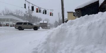 SHBA/ Mbi 600 mijë familje pa energji elektrike,14,800 fluturime të anuluara