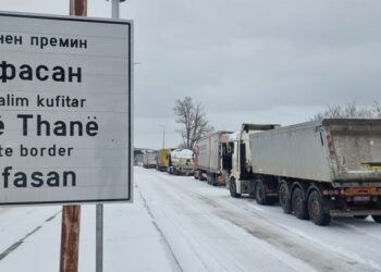370 kamionë do të bllokojnë pikat kufitare të Maqedonisë së Veriut të hënën