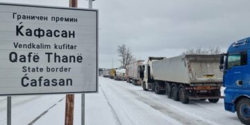 370 kamionë do të bllokojnë pikat kufitare të Maqedonisë së Veriut të hënën
