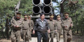 Koreja e Veriut lëshon dy raketa balistike në Detin e Japonisë