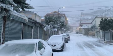 Ulen temperaturat, reshje të dendura dëbore në Dibër