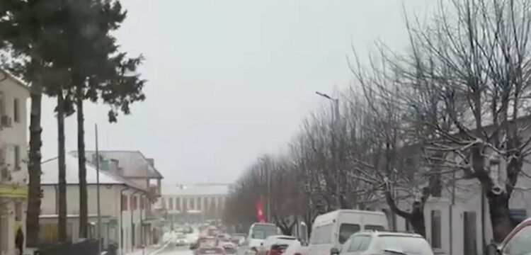 Dëborë në Pukë e Fushë-Arrëz, Policia apel drejtuesve të mjeteve: Kujdes…