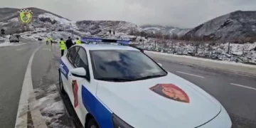 Policia rrugore i bën apel drejtuesve të automjeteve: Përdorni goma dimërore