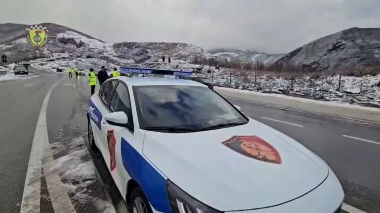 Policia rrugore i bën apel drejtuesve të automjeteve: Përdorni goma dimërore