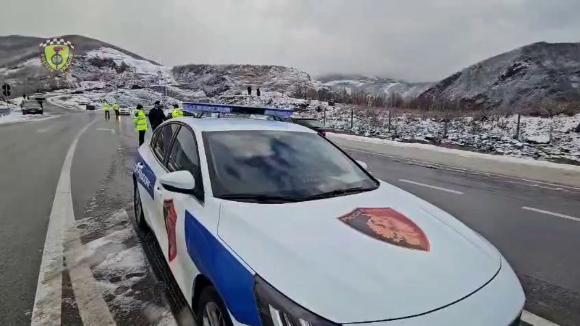 Policia rrugore i bën apel drejtuesve të automjeteve  Përdorni goma dimërore