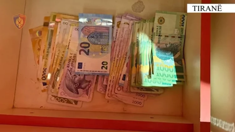 Kërcënoi me thikë punonjëset dhe vodhi në 3 biznese, arrestohet 30-vjeçari në Tiranë