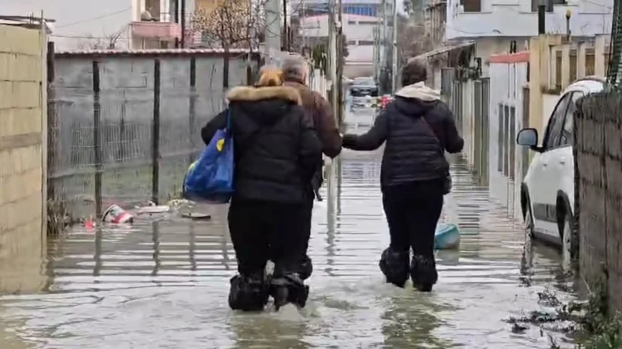 Evakuim i menjëhershëm për banorët e Sukthit dhe Katundit të Ri në Durrës