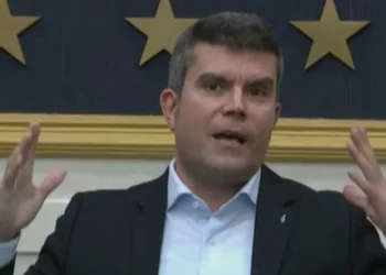 Të vegjlit nuk i besojnë PD-së, bashkimin e opozitës e merr në dorë shoqëria civile