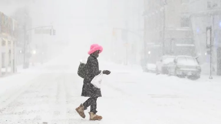 Stuhia dimërore në SHBA, 7 viktima dhe 800 mijë banorë pa energji elektrike