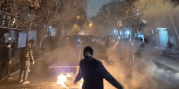 Qeveria iraniane shton presion ndaj protestuesve, reagon djali i shahut Reza Pahlavi