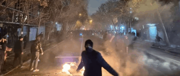 Qeveria iraniane shton presion ndaj protestuesve, reagon djali i shahut Reza Pahlavi