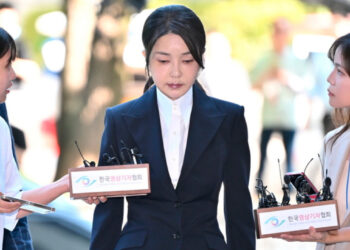 Ish-zonja e parë e Koresë së Jugut dënohet me burg, pranoi dhurata të shtrenjta