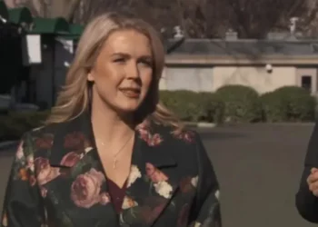 Sekretarja e Shtëpisë së Bardhë: Mund të kryej sulme ajrore në Iran