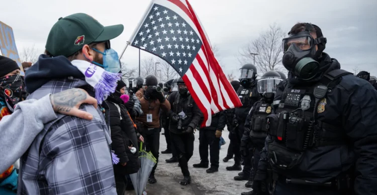 Çfarë mund të ndodhë nëse Trump aktivizon “Aktin e Kryengritjes” në Minesota