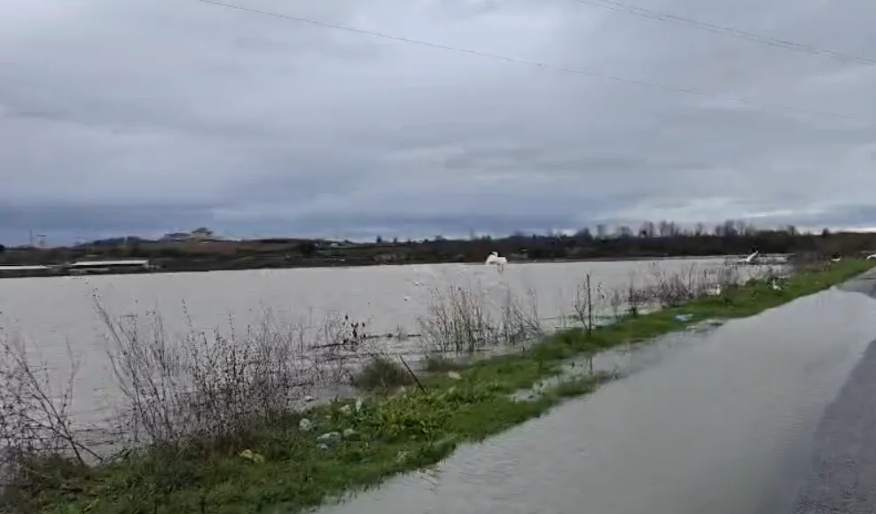 Moti i keq/ Bashkia e Durrësit thirrje qytetarëve: Shmangni lëvizjet e panevojshme