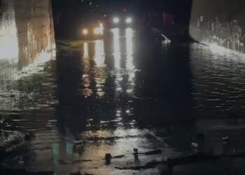 Vjosa doli nga shtrati dhe uji hyri në autostradën Vlorë-Fier, izolohen 6 fshatra