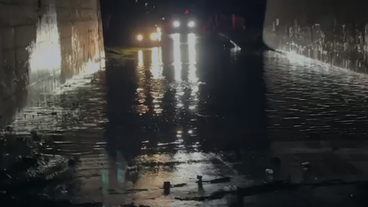 Vjosa doli nga shtrati dhe uji hyri në autostradën Vlorë Fier  izolohen 6 fshatra