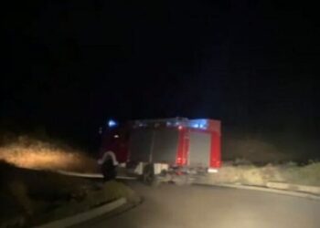 Përfshihet nga flakët autoboti në Rrugën e Kombit