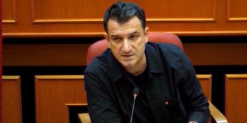 Veliaj 1 vit në burg, studiot ligjore: Persekutim politik, i është mohuar procesi…