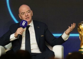 Infantino: FIFA po shqyrton heqjen e ndalimit për ekipet ruse