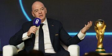 Infantino: FIFA po shqyrton heqjen e ndalimit për ekipet ruse